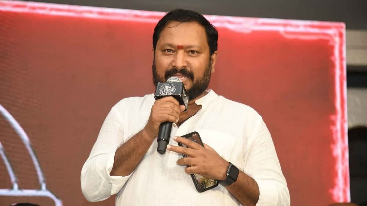 'ಕಬ್ಜ' ನಿರ್ದೇಶಕ ಆರ್. ಚಂದ್ರುಗೆ ಮಣಿಪುರ ಇಂಟರ್ನ್ಯಾಷನಲ್ ವಿಶ್ವವಿದ್ಯಾಲಯದಿಂದ ಗೌರವ ಡಾಕ್ಟರೇಟ್