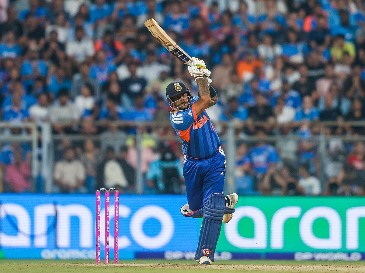 T20 World Cup 2026: 77ಕ್ಕೆ 6 ವಿಕೆಟ್ ನಷ್ಟ; ಭಾರತದ ಕೋಚ್ ಗೌತಮ್ ಗಂಭೀರ್ ಸೂರ್ಯಕುಮಾರ್ ಯಾದವ್ಗೆ ಕಳಿಸಿದ ಸಂದೇಶವೇನು?