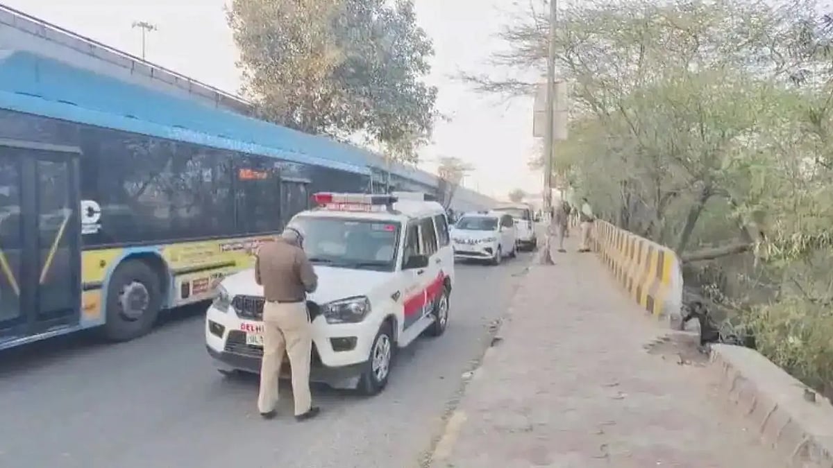 ದೆಹಲಿ: ಪೀರಗಢಿ ಫ್ಲೈಓವರ್ ಮೇಲೆ ನಿಲ್ಲಿಸಿದ್ದ ಕಾರಿನಲ್ಲಿ ಮಹಿಳೆ ಸೇರಿ ಮೂವರ ಶವ ಪತ್ತೆ, ಆತಂಕ ಸೃಷ್ಟಿ!