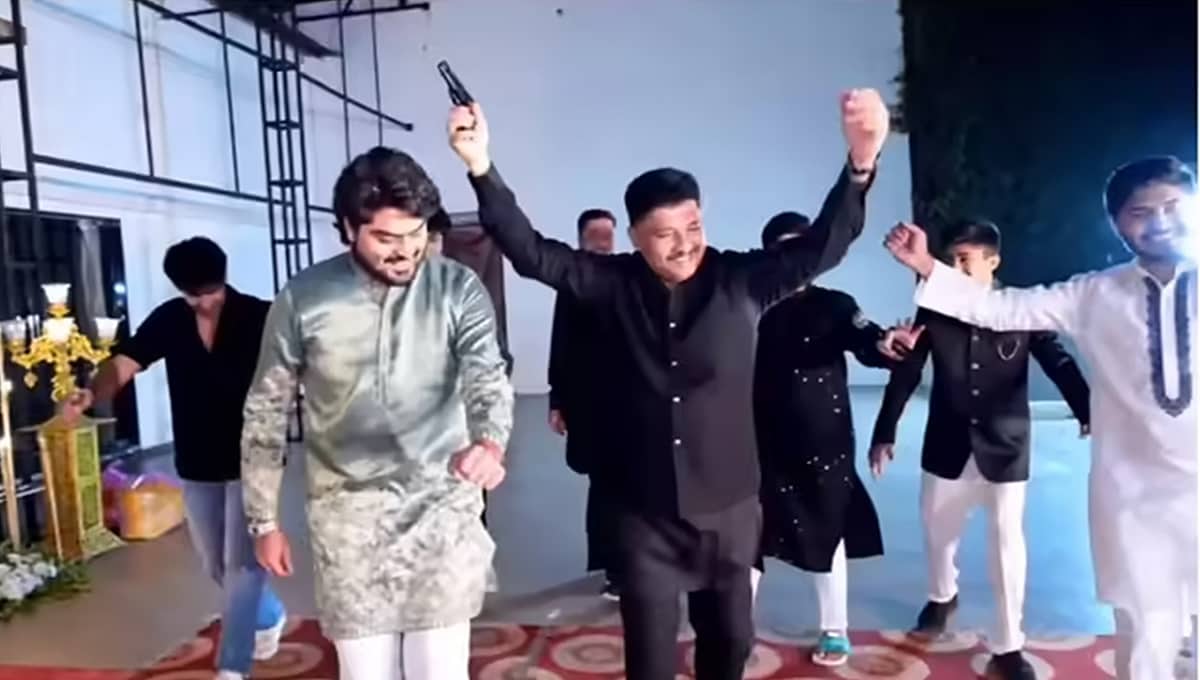 ಕಲಬುರಗಿ: ಧುರಂಧರ್ ಸ್ಟೈಲ್ನಲ್ಲಿ ಗನ್ ಹಿಡಿದು ಡ್ಯಾನ್ಸ್ ಮಾಡಿದ ಕಾಂಗ್ರೆಸ್ ಮುಖಂಡ; ವಿಡಿಯೋ ವೈರಲ್
