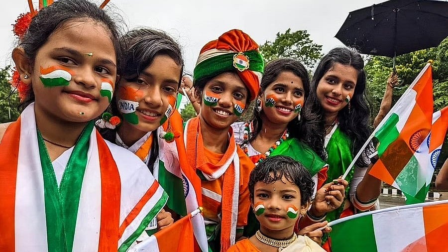 'ಜನಗಣಮನ'ಕ್ಕೂ ಮುನ್ನ 'ವಂದೇ ಮಾತರಂ' ಕಡ್ಡಾಯ: ಕಾಂಗ್ರೆಸ್ ಕೈಬಿಟ್ಟಿದ್ದ ಚರಣಗಳ ಮರುಸೇರ್ಪಡೆ, ಹಾಡುವಾಗ ಎದ್ದು ನಿಲ್ಲದಿದ್ದರೆ ಶಿಕ್ಷೆ-ದಂಡಕ್ಕೆ ಅರ್ಹ!