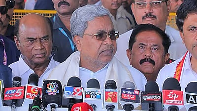 ಸಿಎಂ ಸಿದ್ದರಾಮಯ್ಯ ನಿಷ್ಠಾವಂತ 25 ಶಾಸಕರು ವಿದೇಶ ಪ್ರವಾಸ ಕೈಗೊಂಡಿರುವುದೇಕೆ?: ರಾಜಕೀಯ ವಲಯದಲ್ಲಿ ತೀವ್ರ ಸಂಚಲನ