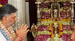 ಬೇಡುವಾಗ ಭಿಕ್ಷುಕನಾಗು, ಕೊಡುವಾಗ ದಾನಿಯಾಗು, ಬೇಡಿ ಕುಗ್ಗಬೇಡ: ಶಿವನ ಮೇಲೆ ಭಾರ ಹಾಕಿದ ಡಿ.ಕೆ ಶಿವಕುಮಾರ್