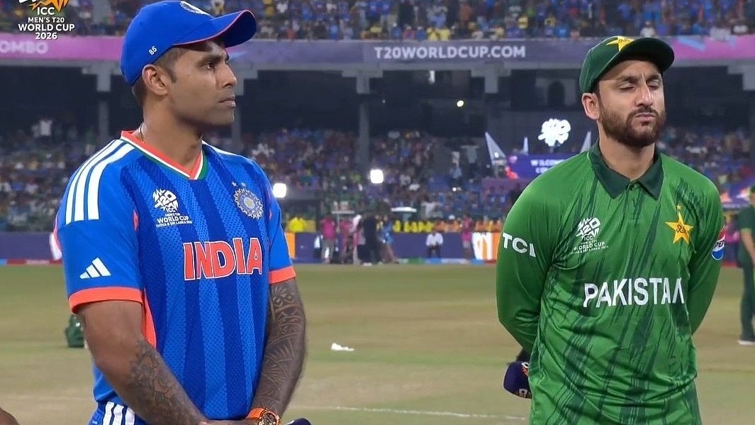 T20 World Cup: ನೋ ಹ್ಯಾಂಡ್ ಶೇಕ್; ಟಾಸ್ ಗೆದ್ದ ಪಾಕಿಸ್ತಾನ ಫೀಲ್ಡಿಂಗ್ ಆಯ್ಕೆ, ಭಾರತ ತಂಡದಲ್ಲಿ ಎರಡು ಬದಲಾವಣೆ!