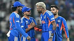T20 ವಿಶ್ವಕಪ್ 2026: ಮೈದಾನದಲ್ಲೇ ಹೈಡ್ರಾಮಾ; ಕುಲದೀಪ್ ಯಾದವ್ ವಿರುದ್ಧ ಸೂರ್ಯ, ಹಾರ್ದಿಕ್ ಪಾಂಡ್ಯಾ ಆಕ್ರೋಶ..; ಆಗಿದ್ದೇನು? Video