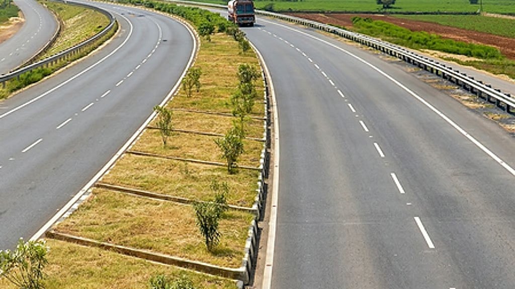 ಇದೇ ಮೊದಲು: ರಾಷ್ಟ್ರೀಯ ಹೆದ್ದಾರಿಯುದ್ದಕ್ಕೂ Bee Corridors ಅಭಿವೃದ್ಧಿಗೆ NHAI ಮುಂದು!