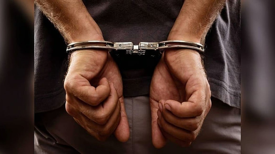 ವಿಜಯಪುರ: 12 ವರ್ಷಗಳಿಂದ ತಲೆಮರೆಸಿಕೊಂಡಿದ್ದ ಜೀವಾವಧಿ ಶಿಕ್ಷೆಗೆ ಗುರಿಯಾಗಿದ್ದ ಕೈದಿ ಮಹಿಳೆ ಹಿಂದೆ ಬಿದ್ದು ಸಿಕ್ಕಿಬಿದ್ದ ರೋಚಕ ಕಹಾನಿ!