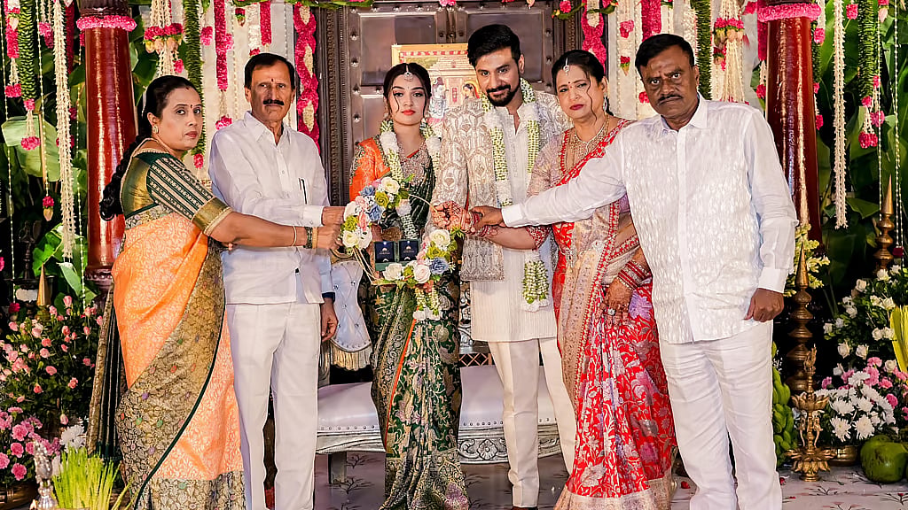 ಮಾಜಿ ಸಂಸದ ಮುದ್ದಹನುಮೇಗೌಡ ಪುತ್ರಿಯೊಂದಿಗೆ ಶಾಸಕ ಎಸ್‌.ಆರ್ ಶ್ರೀನಿವಾಸ್ ಪುತ್ರ, ನಟ ದುಷ್ಯಂತ್ ಎಂಗೇಜ್ಮೆಂಟ್!