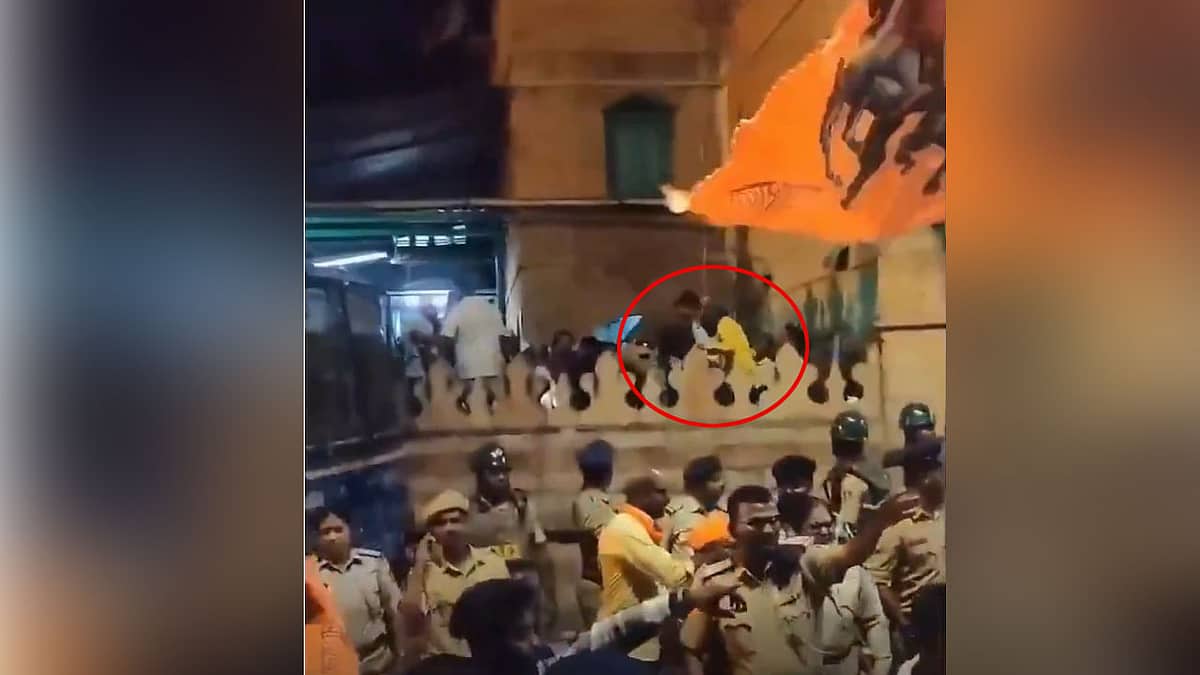 ಶಿವಾಜಿ ಫೋಟೋ ಮೆರವಣಿಗೆ ವೇಳೆ ಕೋಮು ಸಂಘರ್ಷ: ಬಾಗಲಕೋಟೆಯಲ್ಲಿ ಮತ್ತೆ ಉದ್ವಿಗ್ನತೆ; 'ಕಲ್ಲು ತೂರಿದವರೇ ಹೂ ಎಸೆಯಬೇಕು'- ಬಾಂಡಗೆ