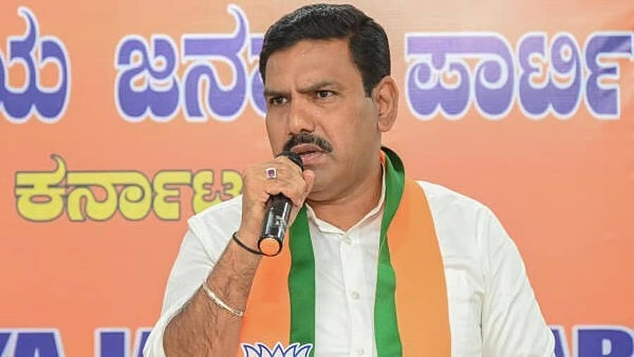 ಸತೀಶ್ ಜಾರಕಿಹೊಳಿ ಹೇಳಿಕೆ ಸರ್ಕಾರದಲ್ಲಿ ಭ್ರಷ್ಟಾಚಾರವನ್ನು ಎತ್ತಿ ತೋರಿಸುತ್ತದೆ: ವಿಜಯೇಂದ್ರ