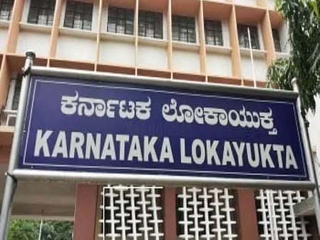 ಬಳ್ಳಾರಿ: 55 ಸಾವಿರ ಲಂಚದ ಹಣ ಹಂಚಿಕೊಳ್ಳುತ್ತಿದ್ದ ಇಂಜಿನಿಯರ್ಗಳನ್ನು ಬಂಧಿಸಿದ Lokayukta!