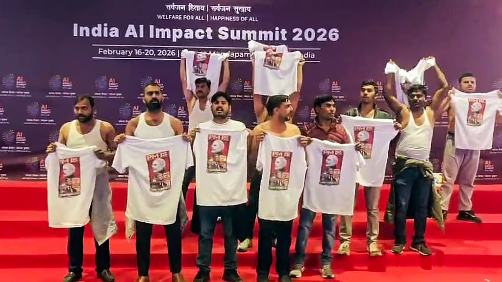 AI Summitನಲ್ಲಿ ಶರ್ಟ್ ಬಿಚ್ಚಿ ಪ್ರತಿಭಟನೆ: ಬಂಧಿತ ಕಾಂಗ್ರೆಸ್ ಕಾರ್ಯಕರ್ತರು 5 ದಿನ ಪೊಲೀಸ್ ವಶಕ್ಕೆ