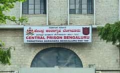 ಸುಪ್ರೀಂ ಕೋರ್ಟ್ ಎಚ್ಚರಿಕೆ ನಂತರವೂ ಬದಲಾಗಿಲ್ಲ ಪರಿಸ್ಥಿತಿ: ಪರಪ್ಪನ ಅಗ್ರಹಾರ ಜೈಲಿನಲ್ಲಿ ಕೈದಿಗಳ ಐಷಾರಾಮಿ ವಸ್ತುಗಳು ವಶ!