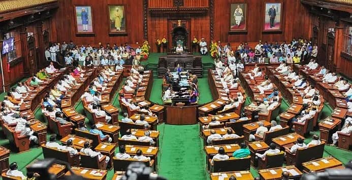 ಹೋರ್ಡಿಂಗ್ಗಳನ್ನು ನಿಯಂತ್ರಿಸುವ, ಜಾಹೀರಾತು ಶುಲ್ಕ ವಿಧಿಸುವ ಮಸೂದೆಗೆ ವಿಧಾನಸಭೆ ಅಂಗೀಕಾರ