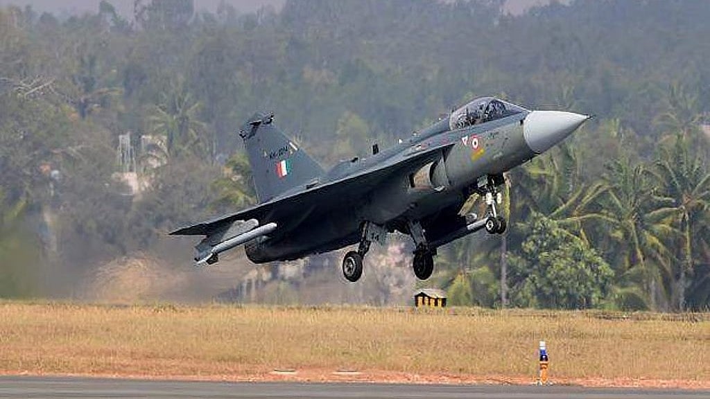 Tejas Aircraft: ತೇಜಸ್ ಯುದ್ಧ ವಿಮಾನ ಹಾರಾಟ ಸಂಪೂರ್ಣ ಸ್ಥಗಿತ; ಪರಿಶೀಲನೆಗೆ IAF ಮುಂದು..!