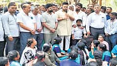 KSIC ಜಮೀನಿನಲ್ಲಿ ಕ್ರೀಡಾಂಗಣ ನಿರ್ಮಾಣ ವಿಚಾರ: ಚಾಮರಾಜ ಕ್ಷೇತ್ರದಿಂದ ಕಣಕ್ಕಿಳಿಯುವ ಲೆಕ್ಕಾಚಾರ; ಈ ನೆಪದಲ್ಲಾದ್ರೂ ಯದುವೀರ್-ಪ್ರತಾಪ್ ಸಿಂಹ ಒಂದಾಗ್ತಾರಾ?
