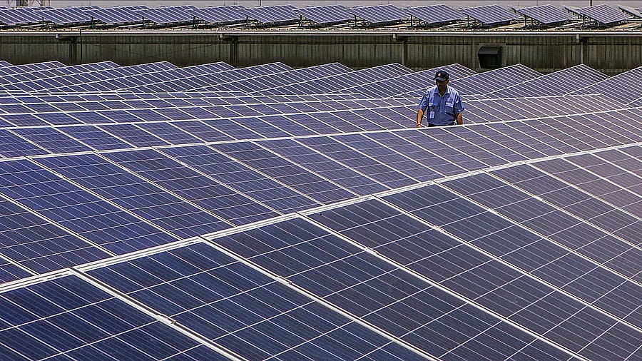 ಭಾರತದಿಂದ ಆಮದು ಆಗುವ solar panels ಮೇಲೆ ಅಮೆರಿಕ ಶೇ.126 ಸುಂಕ: ದೇಶೀಯ ಉತ್ಪಾದಕರ ಮೇಲೆ ಪರಿಣಾಮ ಏನು?