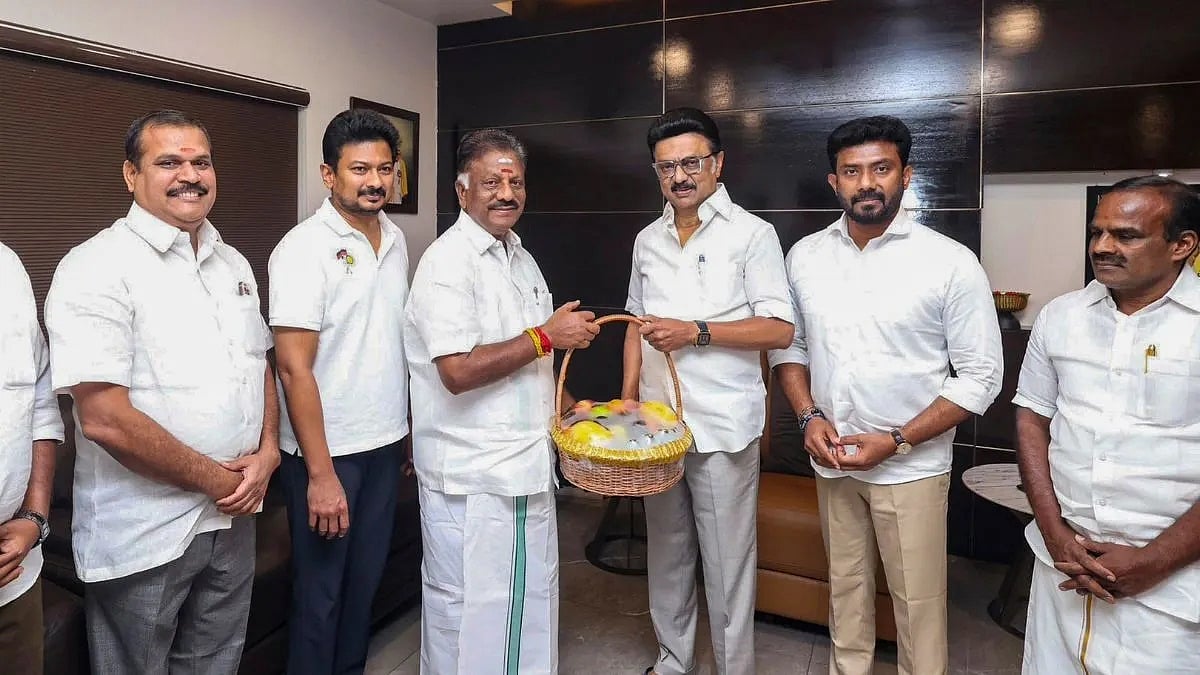 ತಮಿಳನಾಡು ರಾಜಕೀಯದಲ್ಲಿ ಮಹತ್ವದ ಬೆಳವಣಿಗೆ: ಜಯಲಲಿತಾ ನೆಚ್ಚಿನ ಶಿಷ್ಯ- ಮಾಜಿ ಸಿಎಂ ಪನ್ನೀರ್ಸೆಲ್ವಂ DMK ಸೇರ್ಪಡೆ