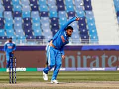 T20 World Cup 2026: 4 ಓವರ್ಗಳಲ್ಲಿ 1/64; ಕಳಪೆ ಬೌಲಿಂಗ್ ಪ್ರದರ್ಶನ ನೀಡಿ ಕೆಟ್ಟ ದಾಖಲೆ ಬರೆದ ವರುಣ್ ಚಕ್ರವರ್ತಿ!
