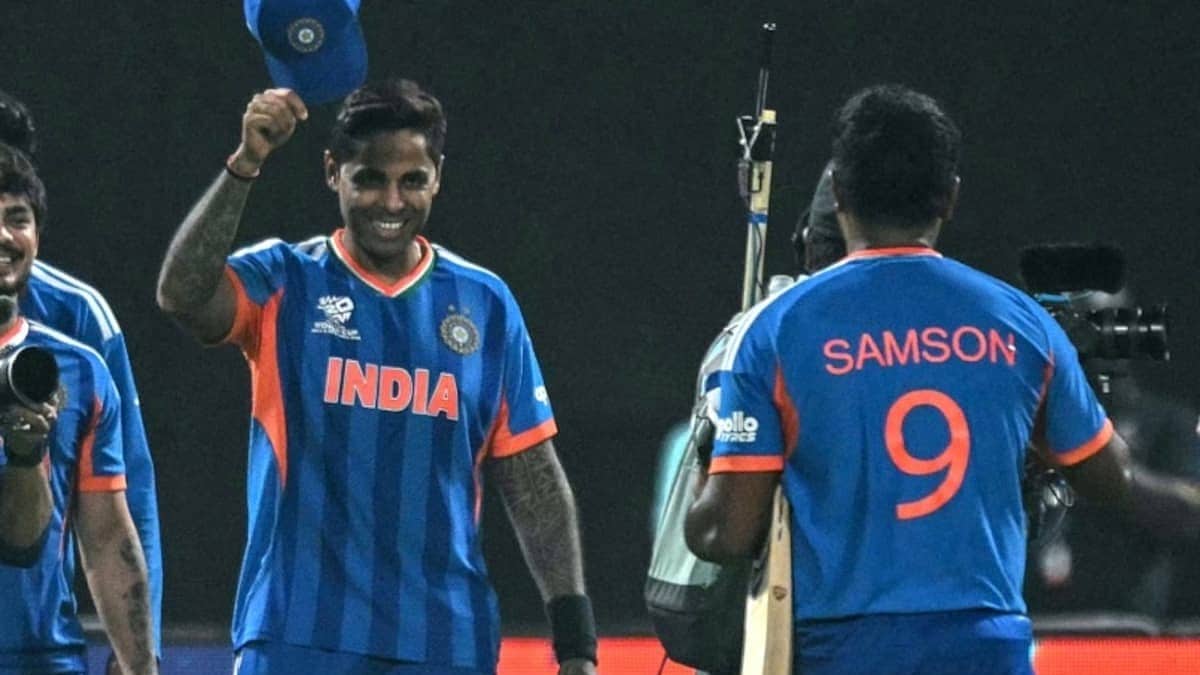 T20 World Cup 2026: ತಲೆ ಬಾಗಿಸಿ, ಸಂಜು ಸ್ಯಾಮ್ಸನ್ ಅಭಿನಂದಿಸಿದ ಸೂರ್ಯ ಕುಮಾರ್ ಯಾದವ್! ನೆಟ್ಟಿಗರ ಪ್ರಶಂಸೆ