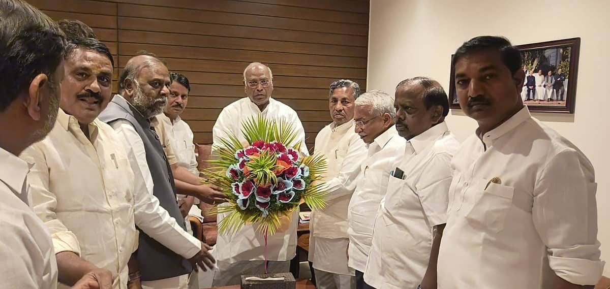 ಒಳ ಮೀಸಲಾತಿ ಕಗ್ಗಂಟು: ಸೌಹಾರ್ದಯುತವಾಗಿ ಸಮಸ್ಯೆ ಬಗೆಹರಿಸಿಕೊಳ್ಳಿ ಎಂದ Mallikarjun Kharge