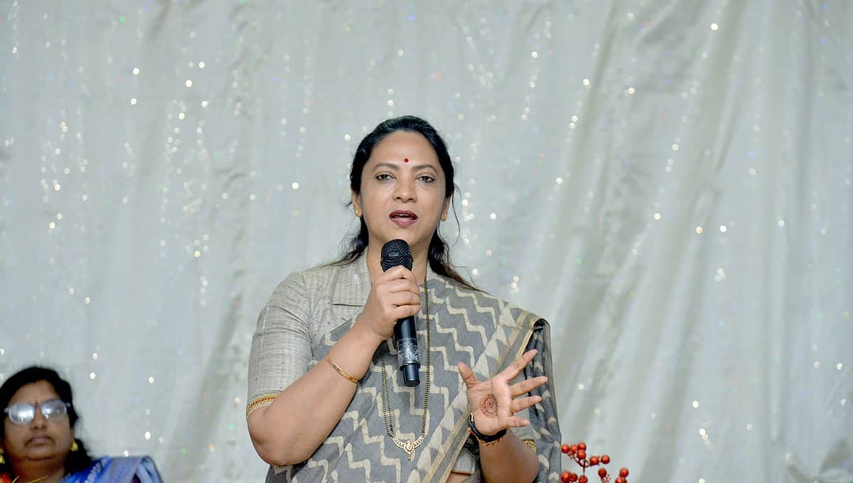 ಧರ್ಮಸ್ಥಳ ಪ್ರಕರಣ: ಫೀಲ್ಡ್ ಗಿಳಿದ ಮಹಿಳಾ ಆಯೋಗ; ಕಾಣೆಯಾದವರು ಎಲ್ಲಿ ಹೋದರು? ಸಾವು ಸಂಭವಿಸಿದ್ದು ಹೇಗೆ? ಮಾಹಿತಿ ನೀಡಿ- ಡಾ.ನಾಗಲಕ್ಷ್ಮಿ ಚೌಧರಿ