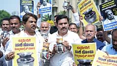 Karnataka Budget 2026: ಕನ್ನಡಿಗರಿಗೆ ಖಾಲಿ ಚೊಂಬು ಕೊಟ್ಟ ಕಾಂಗ್ರೆಸ್ ಸರ್ಕಾರ; ಬಜೆಟ್ ವಿರುದ್ಧ ಬಿಜೆಪಿ ಪ್ರತಿಭಟನೆ
