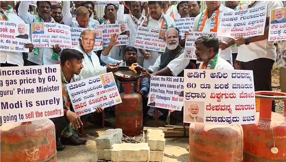 ಬೆಂಗಳೂರು: LPG ಗ್ಯಾಸ್ ಸಿಲಿಂಡರ್ ದರ 60 ರೂ ಏರಿಕೆ; ಕೇಂದ್ರದ ವಿರುದ್ಧ ಕಾಂಗ್ರೆಸ್ ಪ್ರತಿಭಟನೆ!
