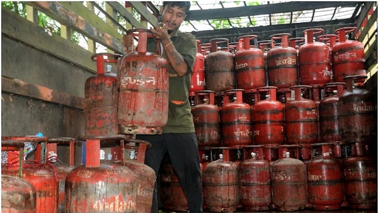 ಪಶ್ಚಿಮ ಏಷ್ಯಾ ಯುದ್ಧದ ನಡುವೆಯೂ LPG, PNG ಪೂರೈಕೆ ಕುರಿತು ಕೇಂದ್ರ ಸರ್ಕಾರ ಅತಿ ದೊಡ್ಡ ಘೋಷಣೆ!