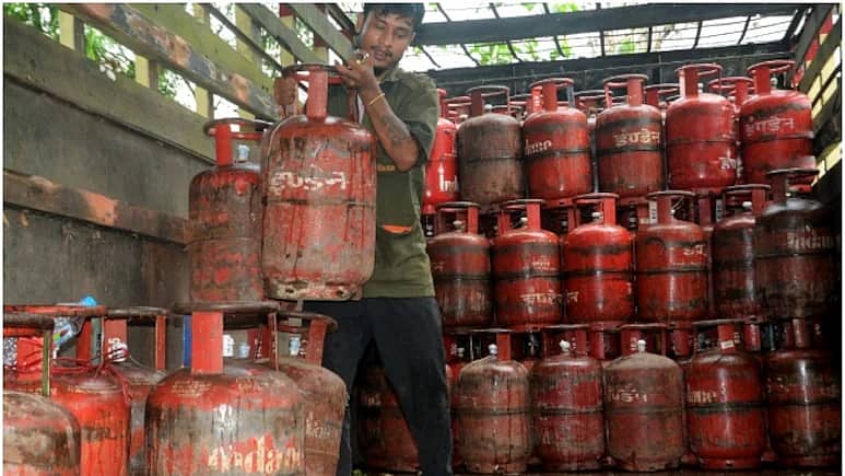 LPG Price Hike: ಇರಾನ್ ಯುದ್ಧ ಮಧ್ಯೆ ಎಲ್ ಪಿಜಿ ಸಿಲಿಂಡರ್ ದರ 60 ರೂ ಏರಿಕೆ