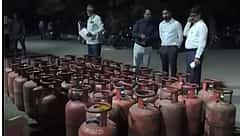 LPG Crisis: ಯಾದಗಿರಿಯಲ್ಲಿ ಹೋಟೆಲ್​ಗಳ ಮೇಲೆ ದಿಢೀರ್ ದಾಳಿ; 46 ಗೃಹಬಳಕೆ ಸಿಲಿಂಡರ್‌ ವಶ; Video