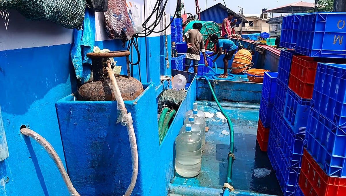 LPG ಬಿಕ್ಕಟ್ಟು: ಮಂಗಳೂರು ಕರಾವಳಿಯಲ್ಲಿ ದೋಣಿ ಕಾರ್ಯಾಚರಣೆ ಸ್ಥಗಿತ; ಮೀನುಗಾರಿಕೆಗೆ ಅಡ್ಡಿ