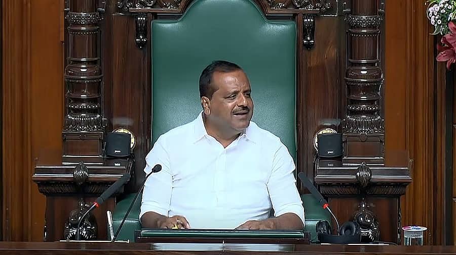 'ಹೀಗಾದರೆ ಸದನ ಹೇಗೆ ನಡೆಸಬೇಕು, ಉತ್ತರ ಕೊಡಿ': ಖಾದರ್ ಗರಂ; ಕಲಾಪದಿಂದ ಹೊರನಡೆದ ಸ್ಪೀಕರ್; ಮನವೊಲಿಸಿದ ಸಿಎಂ! Video