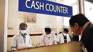 ಮಹಾ ದೋಖಾ: 1 ಲಕ್ಷ ರೂ ಬಿಲ್ ಮಾಡಿದ ಆಸ್ಪತ್ರೆ..; Itemized bill ಕೇಳಿದ ಮೇಲೆ 57 ಸಾವಿರಕ್ಕೆ ಇಳಿಕೆ!