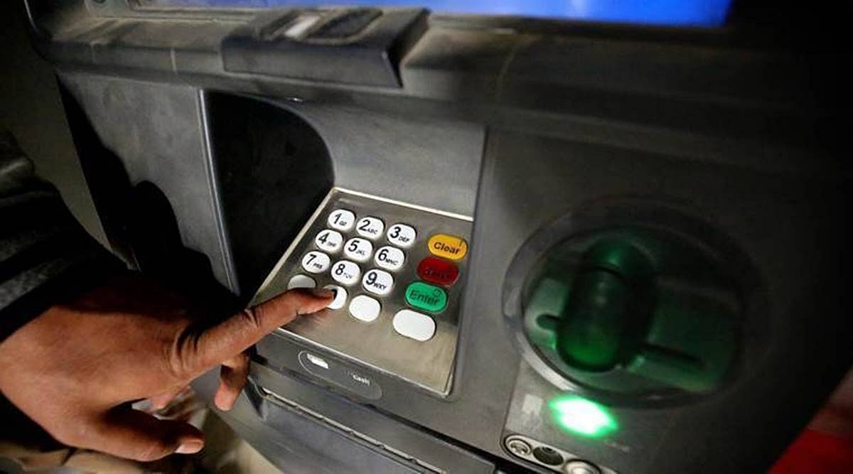 ATM ದೋಷ: ಹಣ ವಿತ್ ಡ್ರಾ ಮಾಡಲು ಹೋದ ಗ್ರಾಹಕನಿಗೆ ಶಾಕ್; 9 ವರ್ಷಗಳ ನಿರಂತರ ಹೋರಾಟ, 10 ಸಾವಿರಕ್ಕೆ ಸಿಕ್ಕಿದ್ದು 3 ಲಕ್ಷ ರೂ!
