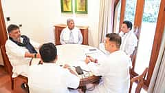 'ಒಂದು ಕಾಲದಲ್ಲಿ ಮನೆಗೆ ಬಿ ಫಾರಂ ಬರುತ್ತೆ ಅಂತಿದ್ರು, ಈಗ ಅಲೆಯುತ್ತಿದ್ದಾರೆ..': ಶಾಮನೂರು ಕುಟುಂಬದ ವಿರುದ್ಧ JDS ಮಾಜಿ ಶಾಸಕ ವ್ಯಂಗ್ಯ