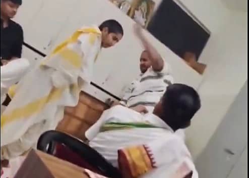 ಉಜ್ಜಯಿನಿ ರಾಷ್ಟ್ರೀಯ ವೇದವಿದ್ಯಾ ಸಂಸ್ಥೆಯಲ್ಲಿ ವಿದ್ಯಾರ್ಥಿಗೆ ಕ್ರೂರವಾಗಿ ಹೊಡೆದು-ಬಡಿದು ಶಿಕ್ಷೆ; Viral Video