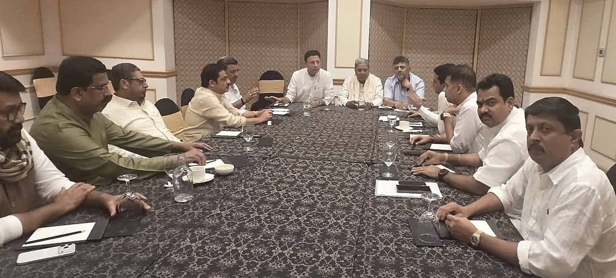Karnataka bypolls: ಕ್ಲೈಮ್ಯಾಕ್ಸ್ ತಲುಪಿದ ಕಾಂಗ್ರೆಸ್ ಟಿಕೆಟ್ ಹಂಚಿಕೆ; ಅಂತಿಮ ಘೋಷಣೆಯೊಂದೇ ಬಾಕಿ, ಒಗ್ಗಟ್ಟಿನ ಮಂತ್ರ ಜಪ!