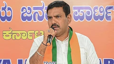 ಸರ್ಕಾರಿ ನೌಕರರ ವೇತನದ ಹಣ ಗೃಹಲಕ್ಷ್ಮೀ ಯೋಜನೆಗೆ ಬಳಕೆ: ರಾಜ್ಯ ಸರ್ಕಾರದ ವಿರುದ್ಧ BJP ಆರೋಪ