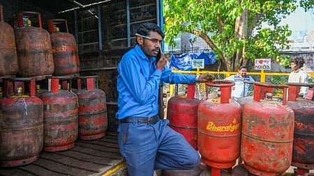 LPG ಕೊರತೆ: ಬೆಂಗಳೂರಿನ ಹೋಟೆಲ್ ಉದ್ಯಮಕ್ಕೆ 150 ಕೋಟಿ ರೂ ನಷ್ಟ..!