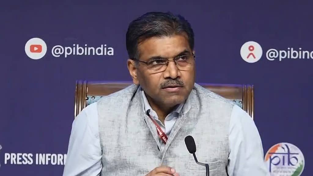 ಭಾರತೀಯ ಹಡಗುಗಳು ಹಾರ್ಮುಜ್ ಜಲಸಂಧಿ ದಾಟಲು ಯಾರ ಒಪ್ಪಿಗೆಯ ಅಗತ್ಯವಿಲ್ಲ: ಕೇಂದ್ರ ಸರ್ಕಾರ