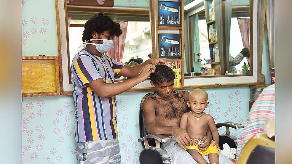 ಬಳ್ಳಾರಿ: ಜಾತಿ ವೈಷಮ್ಯದಿಂದ ಇಡೀ ಗ್ರಾಮವೇ ಇಬ್ಭಾಗ; ಸಂಕಷ್ಟದಲ್ಲಿ ಕ್ಷೌರಿಕರು..!