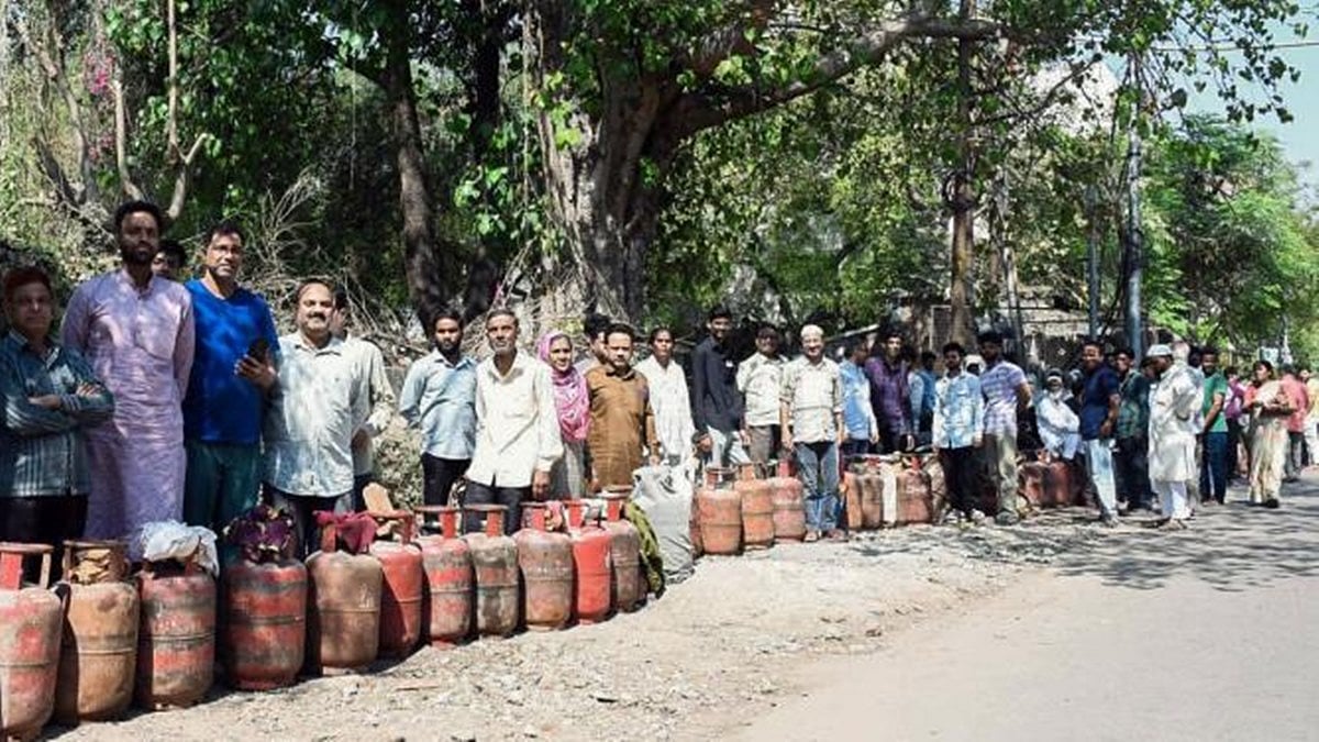 PNG ಗೆ ಬದಲಾಯಿಸಲು ನಿರಾಕರಿಸುವ ಮನೆಗಳಿಗೆ ಎಲ್ಪಿಜಿ ಪೂರೈಕೆ ನಿಲ್ಲಿಸಲು ಸರ್ಕಾರದ ನಿರ್ಧಾರ