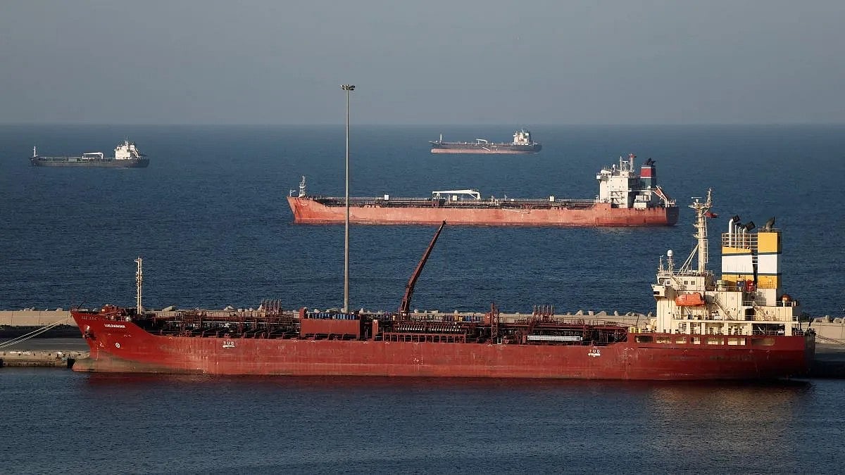 Hormuz closure: ಹಾರ್ಮುಜ್ ಜಲಸಂಧಿ ಬಂದ್; ಏಷ್ಯಾದ ಬಂದರುಗಳಲ್ಲಿ ಕ್ಯೂ ನಿಂತ ಹಡಗುಗಳು!