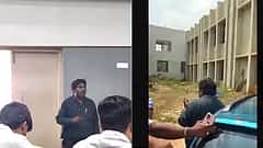 ಬೆಂಗಳೂರು: ಐ ಲವ್ ಯೂ... ಕ್ಲಾಸ್ ರೂಮ್ನಲ್ಲೇ ಮೆಡಿಕಲ್ ವಿದ್ಯಾರ್ಥಿನಿಗೆ ಪ್ರಪೋಸ್; ಚಪ್ಪಲಿ ಏಟು ತಿಂದ ಪ್ರೊಫೆಸರ್- ವಿಡಿಯೋ ವೈರಲ್