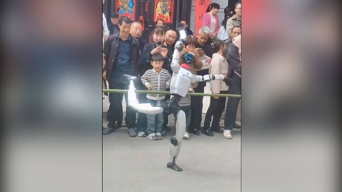 Made in China: ನಿಂತಿದ್ದ ಬಾಲಕನ ಕಪಾಳಕ್ಕೆ ಹೊಡೆದ Dancing Robot; ವಿಡಿಯೋ ವೈರಲ್