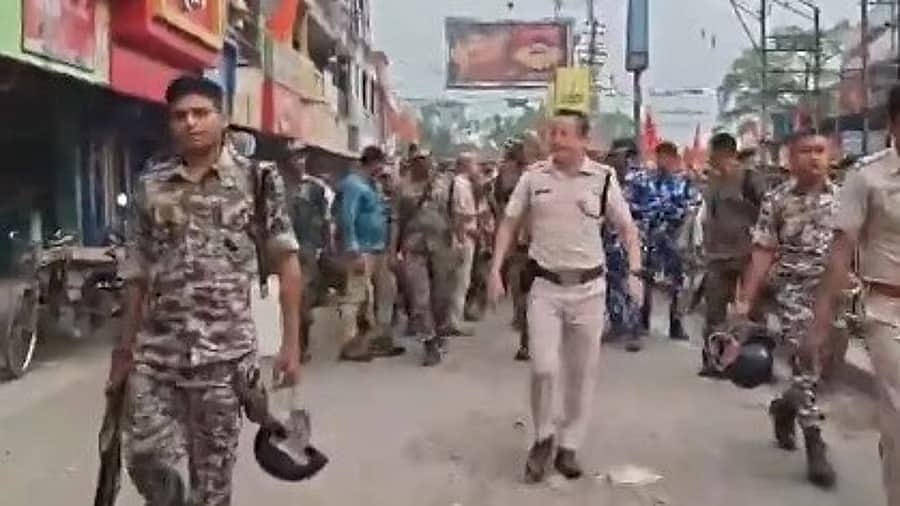 West Bengal: ರಾಮನವಮಿ ಮೆರವಣಿಗೆ ವೇಳೆ ಗುಂಪು ಘರ್ಷಣೆ; ಸೆಕ್ಷನ್ 144 ಜಾರಿ; Video