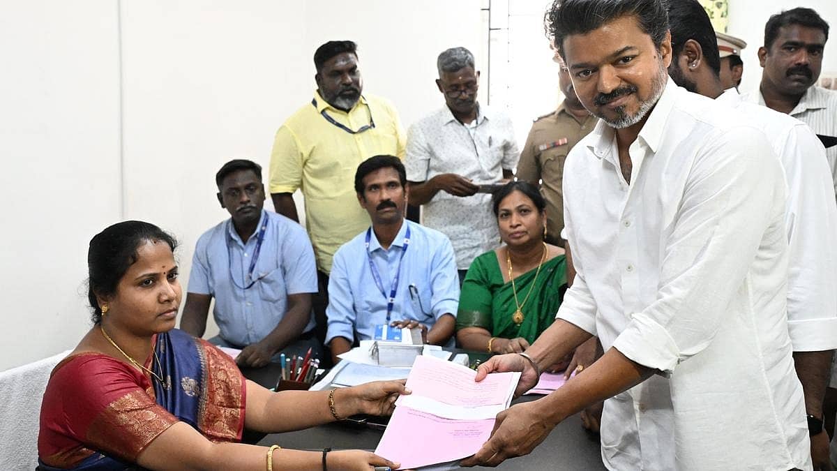 TVK Vijay ನೂರಾರು ಕೋಟಿಗಳ ಒಡೆಯ; ತಂದೆ-ತಾಯಿ, ಮಕ್ಕಳಿಗೂ ಸಾಲ ಕೊಟ್ಟಿದ್ದಾರಾ? ಅಫಿಡವಿಟ್ಟಿನಲ್ಲಿ ನಮೂದು