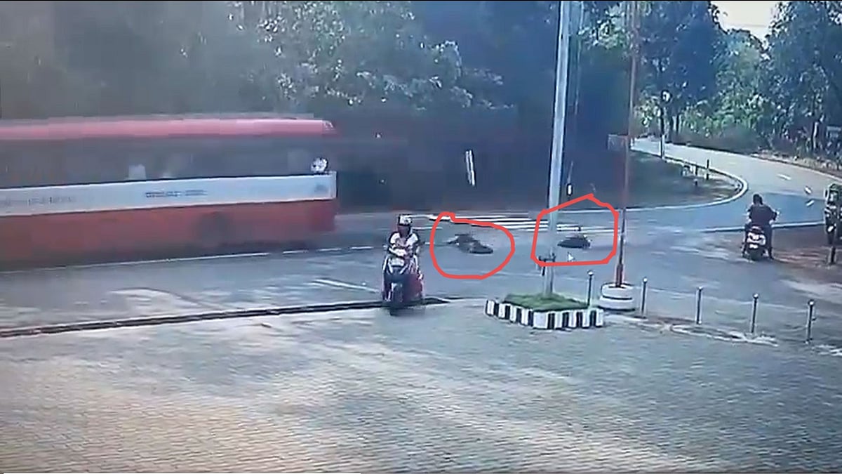 ತಿರುವಿನಲ್ಲಿ ವೇಗವಾಗಿ ಬಂದ ಬಸ್ ನಿಂದ ಕೆಳಗೆ ಬಿದ್ದ ಯುವತಿಯರು, ಸಿಸಿ ಕ್ಯಾಮೆರಾದಲ್ಲಿ video ಸೆರೆ