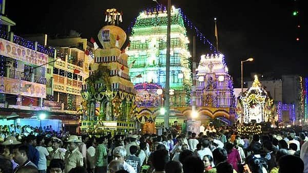 ಸಾಂಸ್ಕೃತಿಕ ವೈಭವಕ್ಕೆ ಸಾಕ್ಷಿಯಾದ ಬೆಂಗಳೂರು: ಧರ್ಮರಾಯಸ್ವಾಮಿ ದೇವಸ್ಥಾನದಿಂದ ವೈಭವದ ಕರಗ ಆರಂಭ; ಲಕ್ಷಾಂತರ ಭಕ್ತರು ಭಾಗಿ